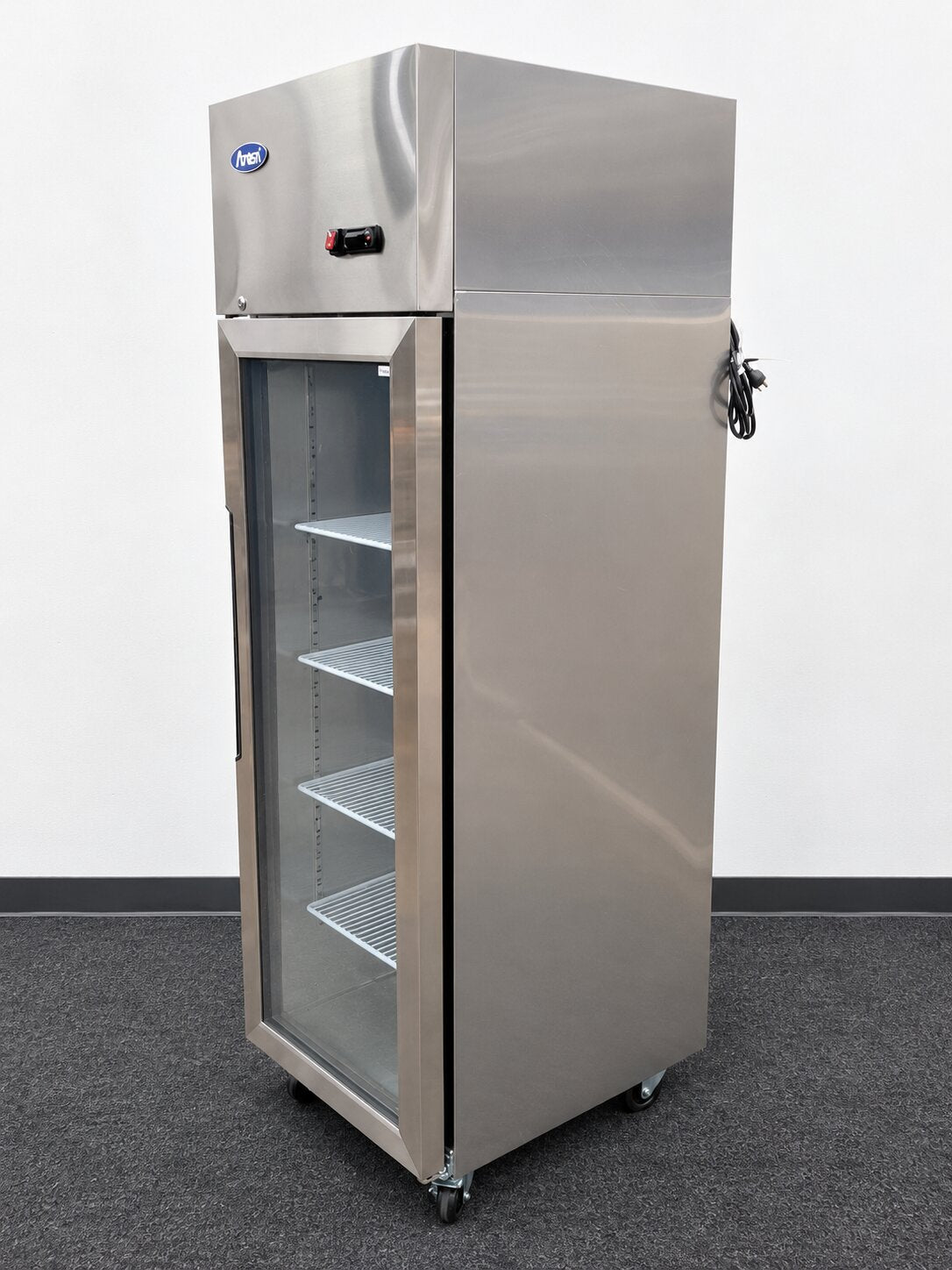 Atosa YCF9407GR Upright Freezer - 927325