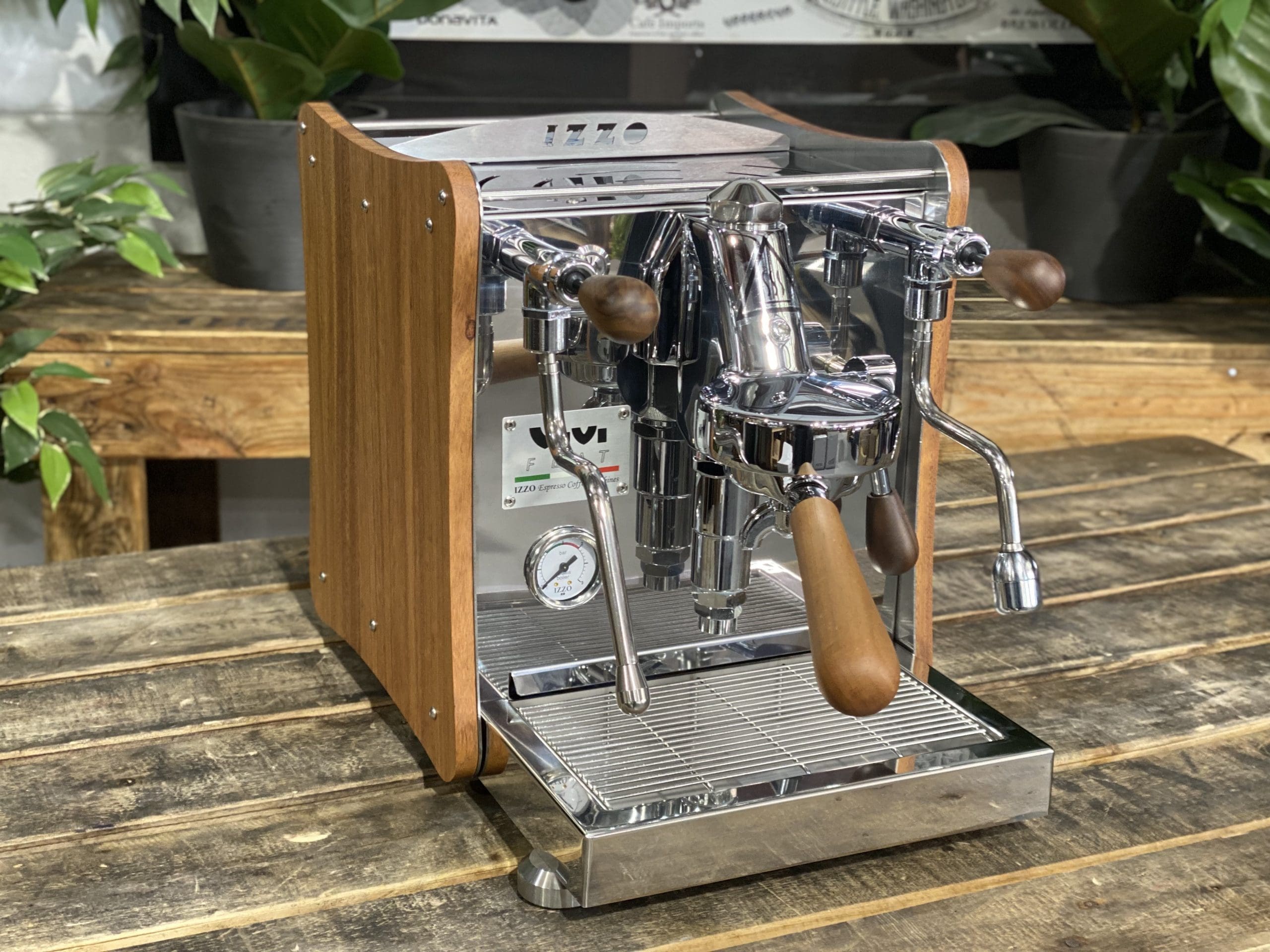 Izzo Vivi Flat Trim - 1 Group Commercial Espresso Machine - Timber