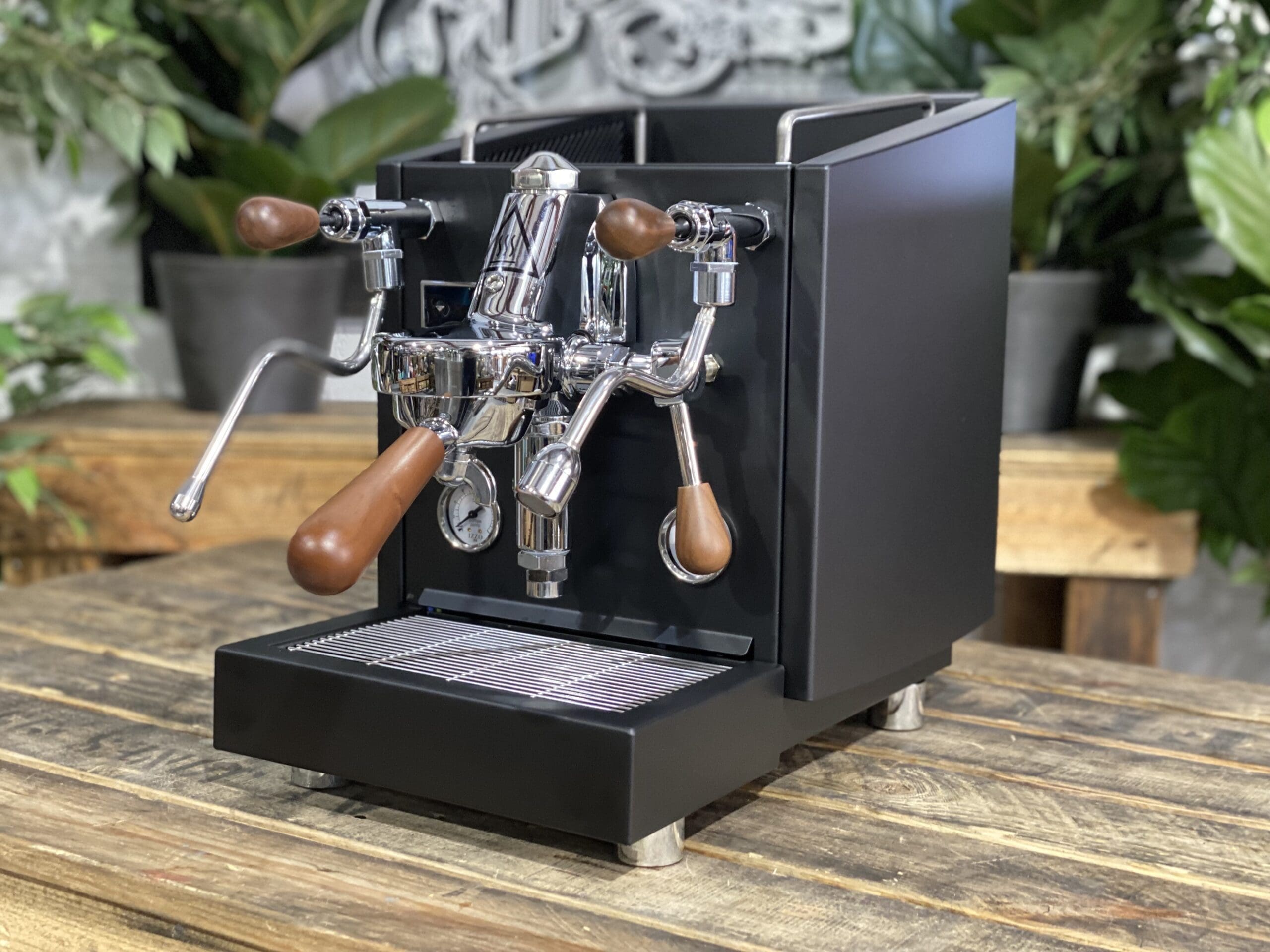 Izzo ViVi PID Black & Nero Edition - 1 Group Commercial Espresso Machine - Timber