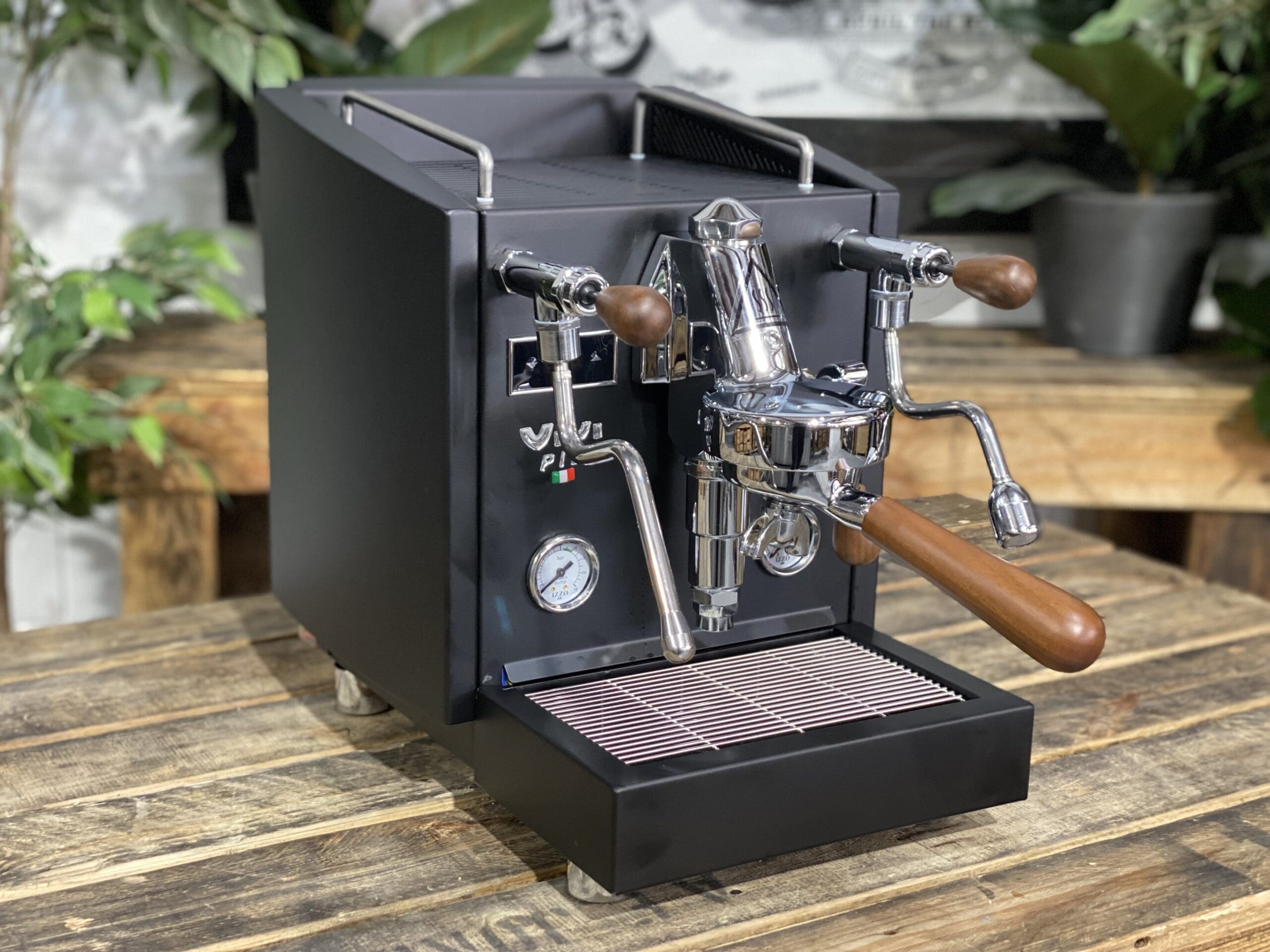 Izzo ViVi PID Black & Nero Edition - 1 Group Commercial Espresso Machine - Timber