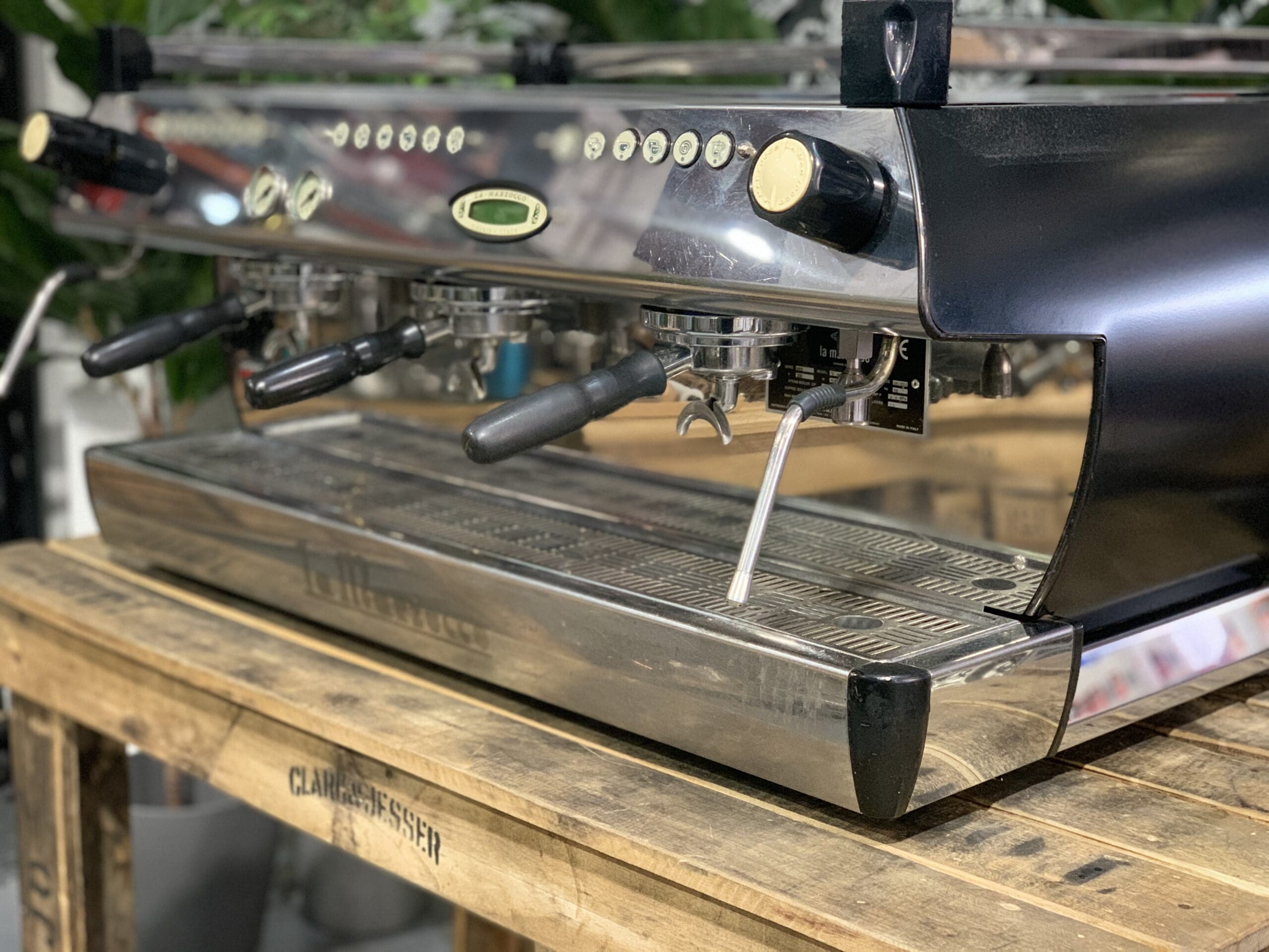 La Marzocco GB5 Black with Badge & Lions - 3 Group Commercial Espresso Machine - Gold