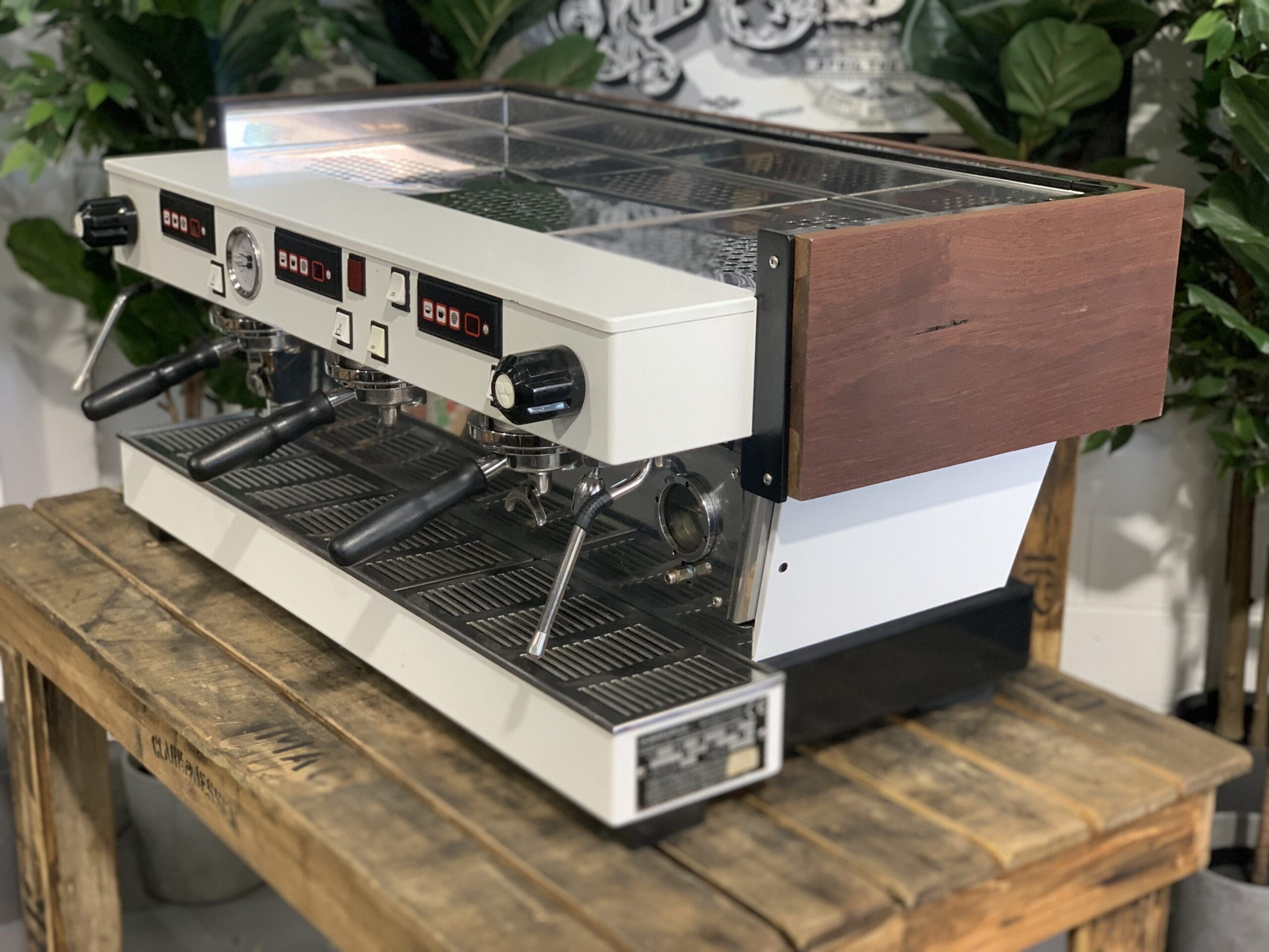 La Marzocco Linea Classic Chrono Touch Pads 3 Group White/Wood - 18476