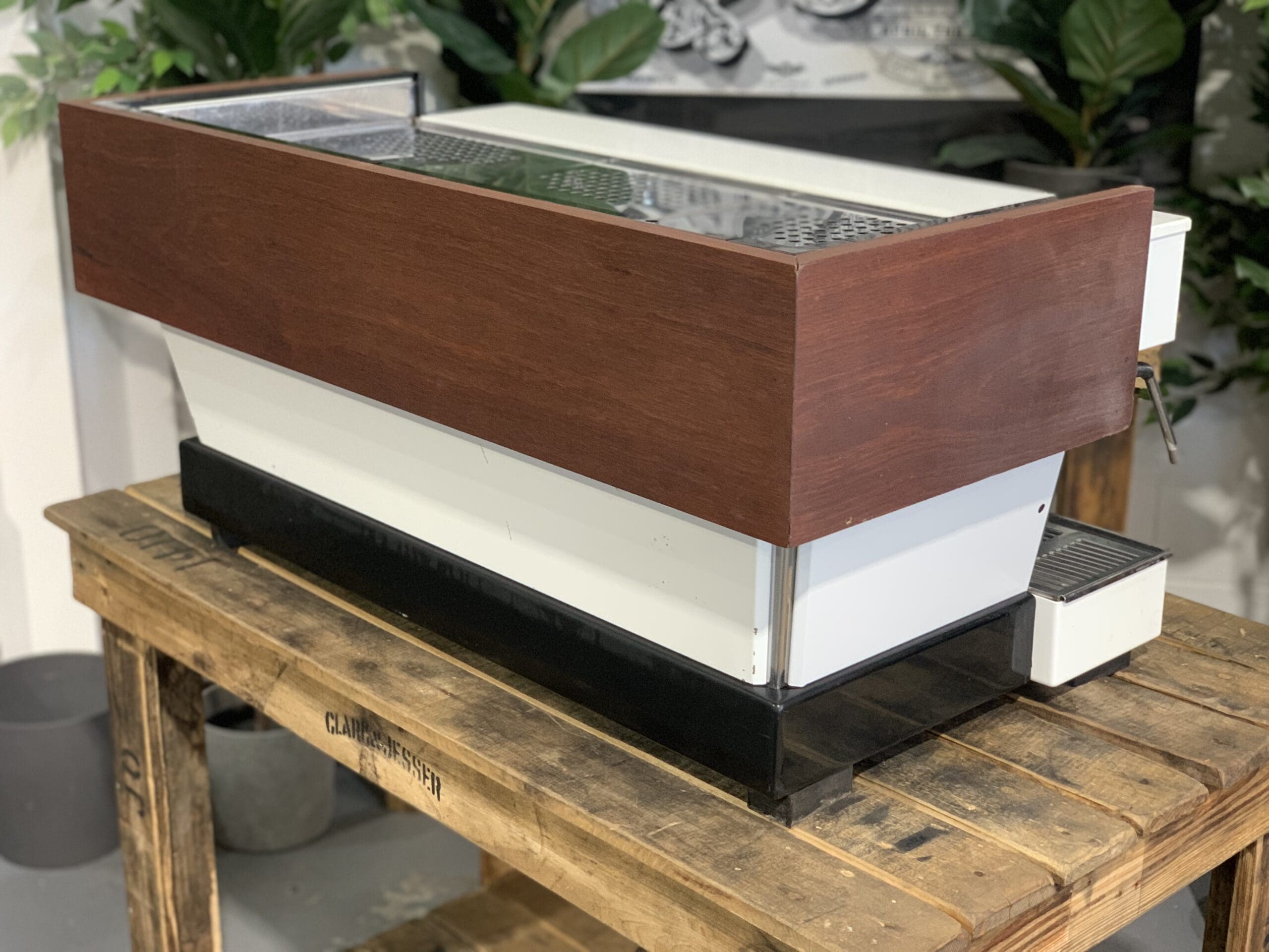 La Marzocco Linea Classic Chrono Touch Pads Wood - 3 Group Commercial Espresso Machine - White