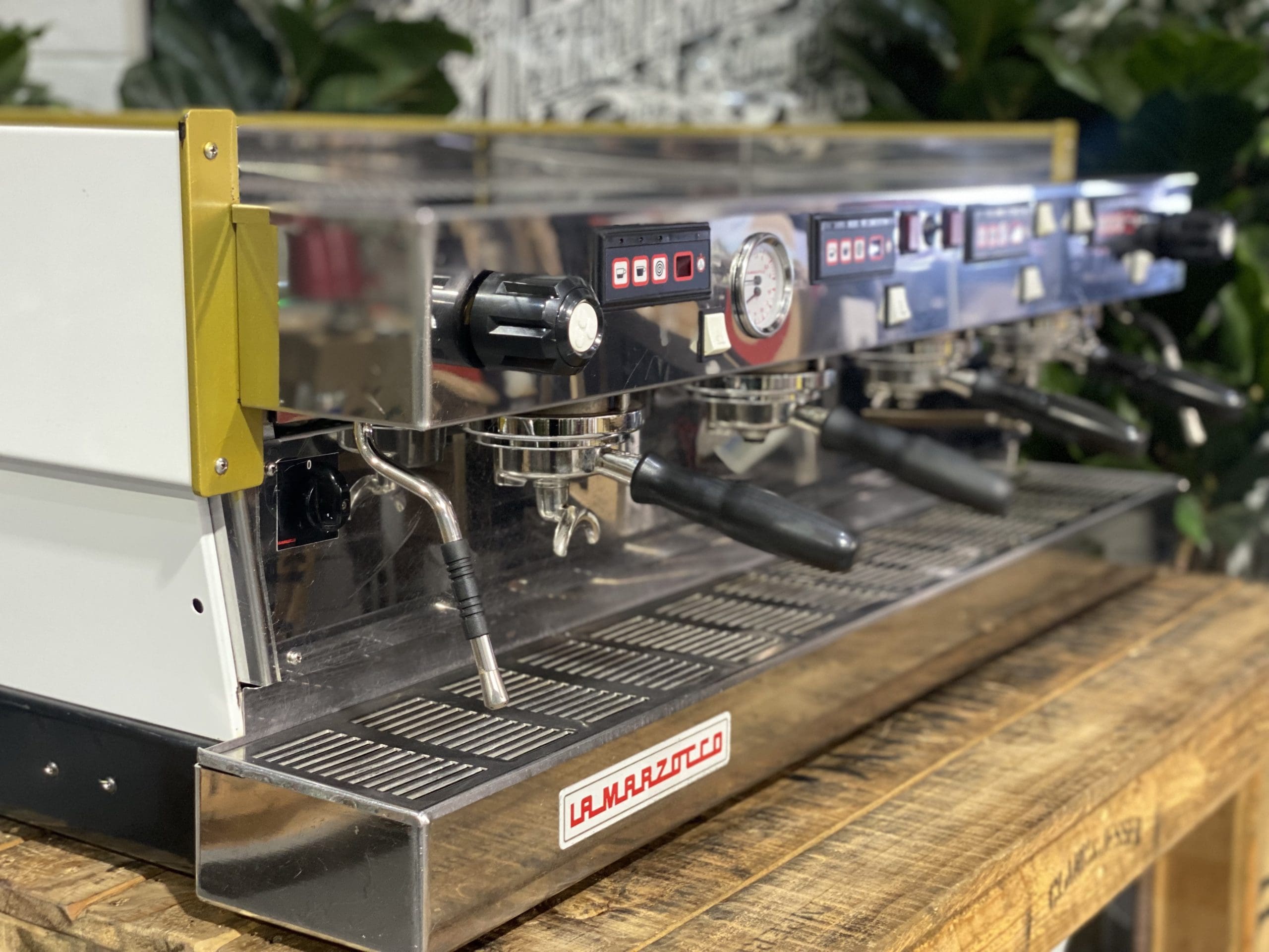 La Marzocco Linea Classic Chrono Touch Pads White - 4 Group Commercial Espresso Machine - Gold