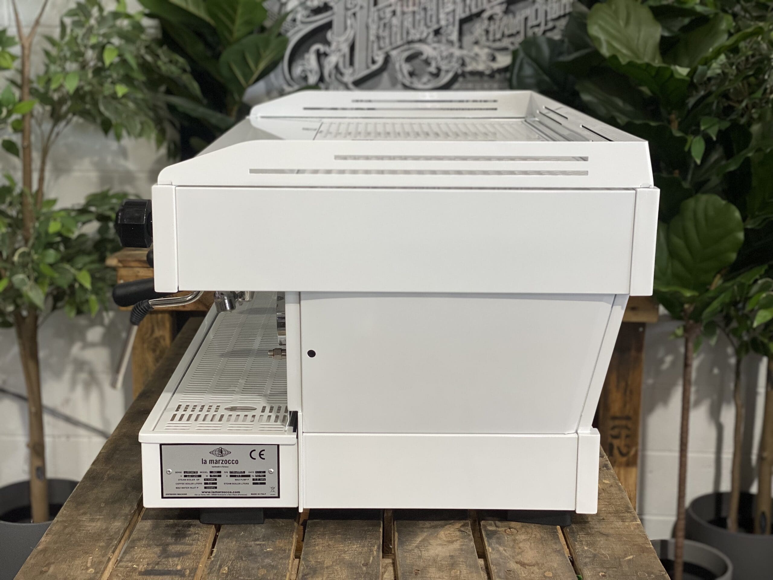 La Marzocco Linea PB 3 Group Full White w Black Rubber Pesado Handles - 18113