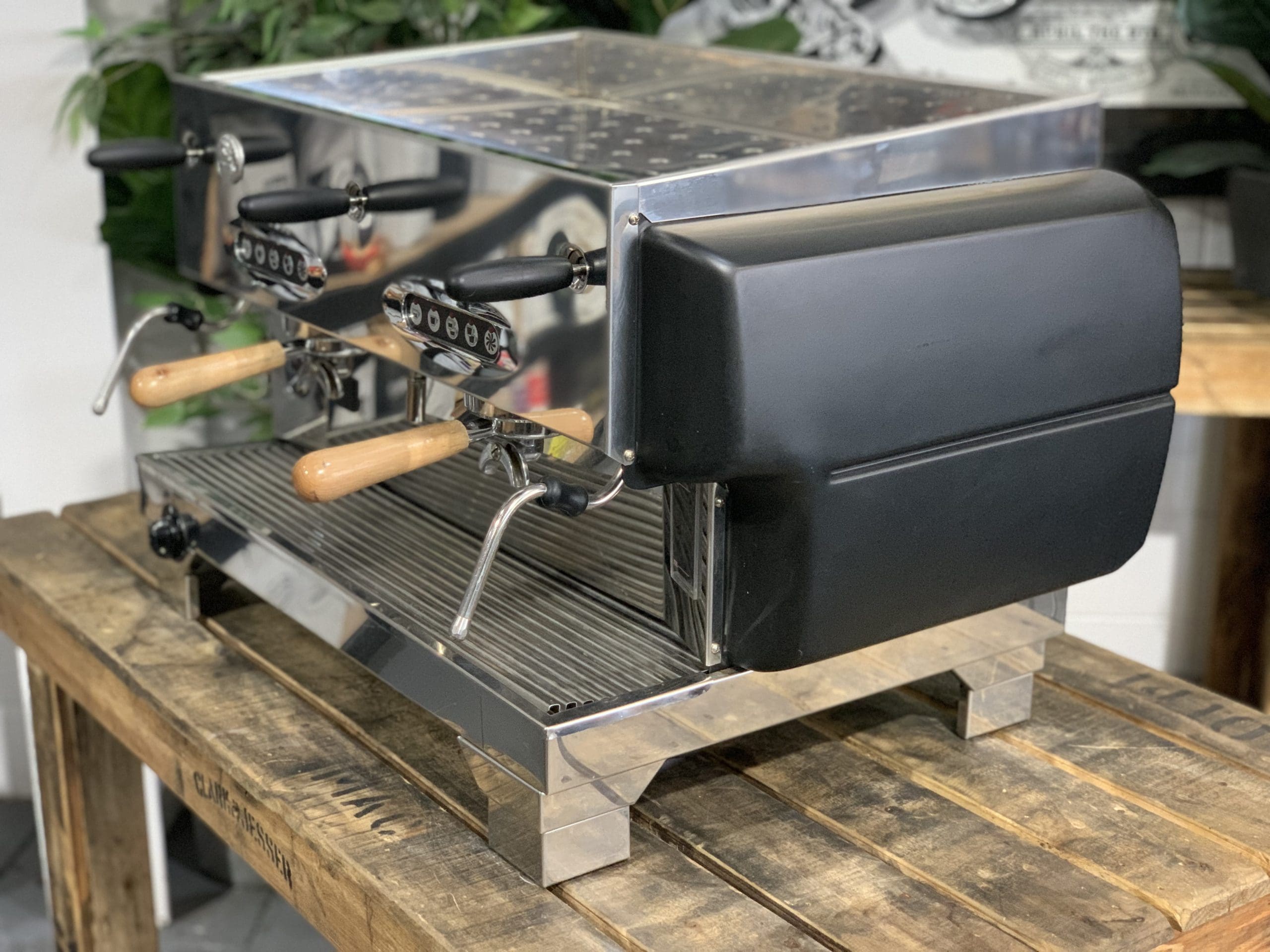 La San Marco 80E Liscea Matte Black - 2 Group Commercial Espresso Machine - Timber