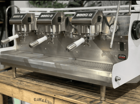 Synesso Sabre 3 Group White w. Pesado’s - 1719