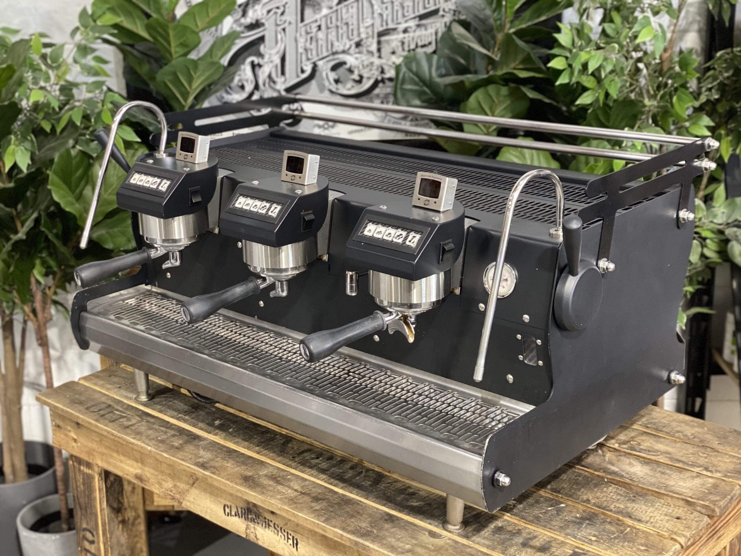 Synesso Sabre W Shot Timers - 3 Group Commercial Espresso Machine - Black