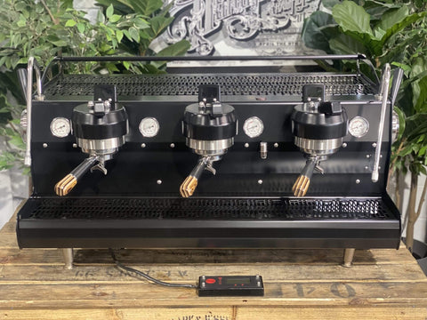 Synesso Sabre Black w. Black & Pesado Handles - 3 Group Commercial Espresso Machine - Brown