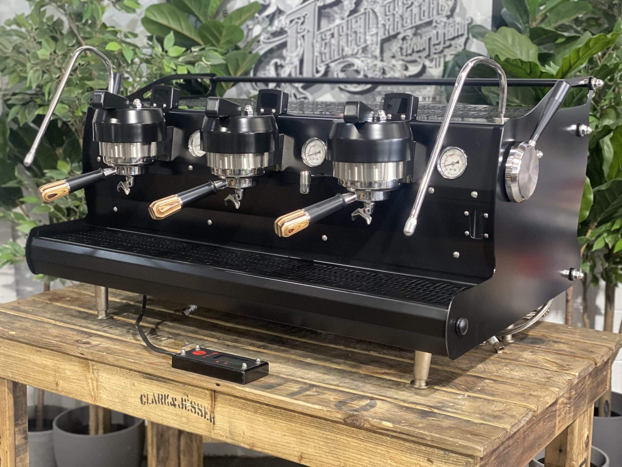 Synesso Sabre Black w. Black & Pesado Handles - 3 Group Commercial Espresso Machine - Brown