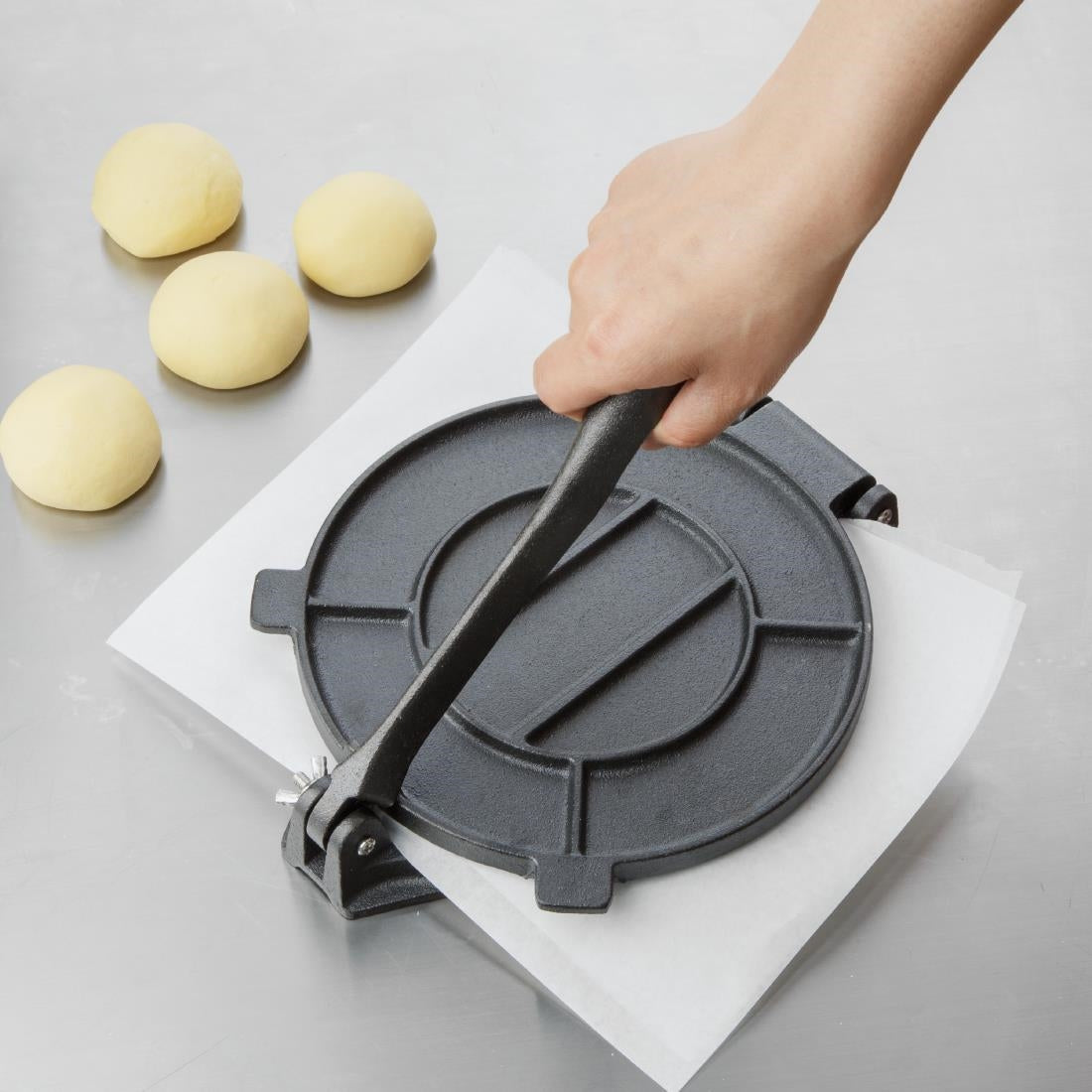 Vogue Cast Iron Tortilla Press 200mm - CZ942