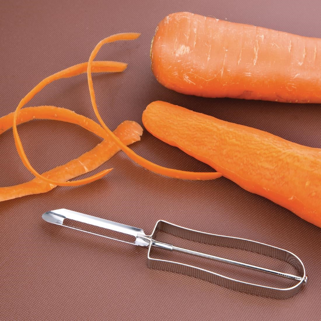 Vogue Swivel Peeler - D051