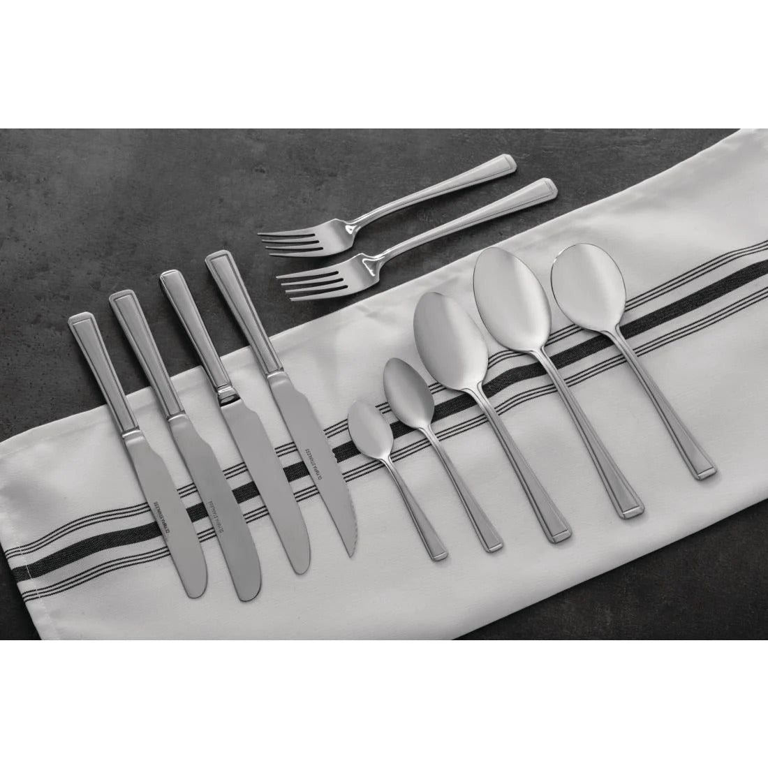 Olympia Harley Table Knife - D690