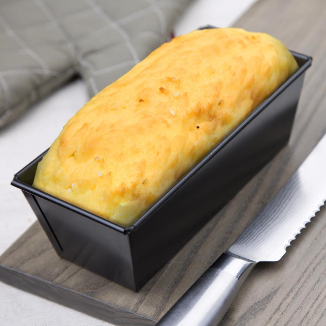 Vogue Non-Stick Loaf Tin 180mm - GD075