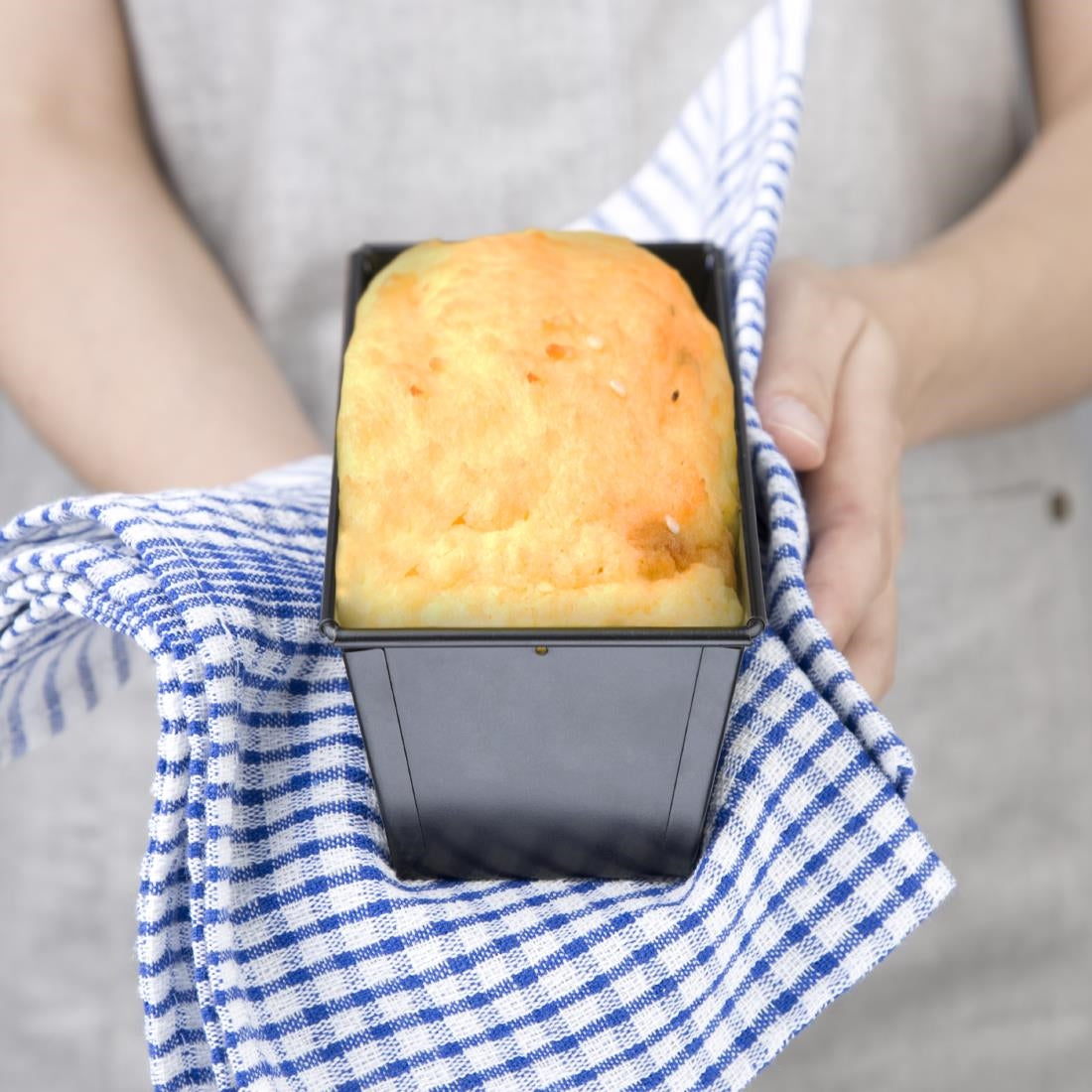 Vogue Non-Stick Loaf Tin 180mm - GD075