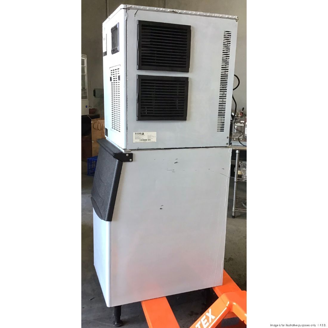 CLEARANCE - Blizzard Professional Ice Maker - SN-145C-QLD376
