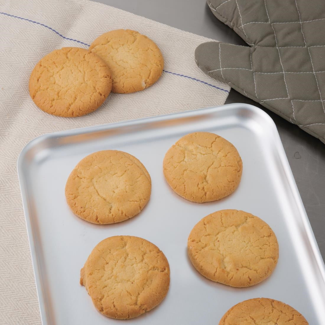Vogue Aluminium Baking Sheet 374mm - K443