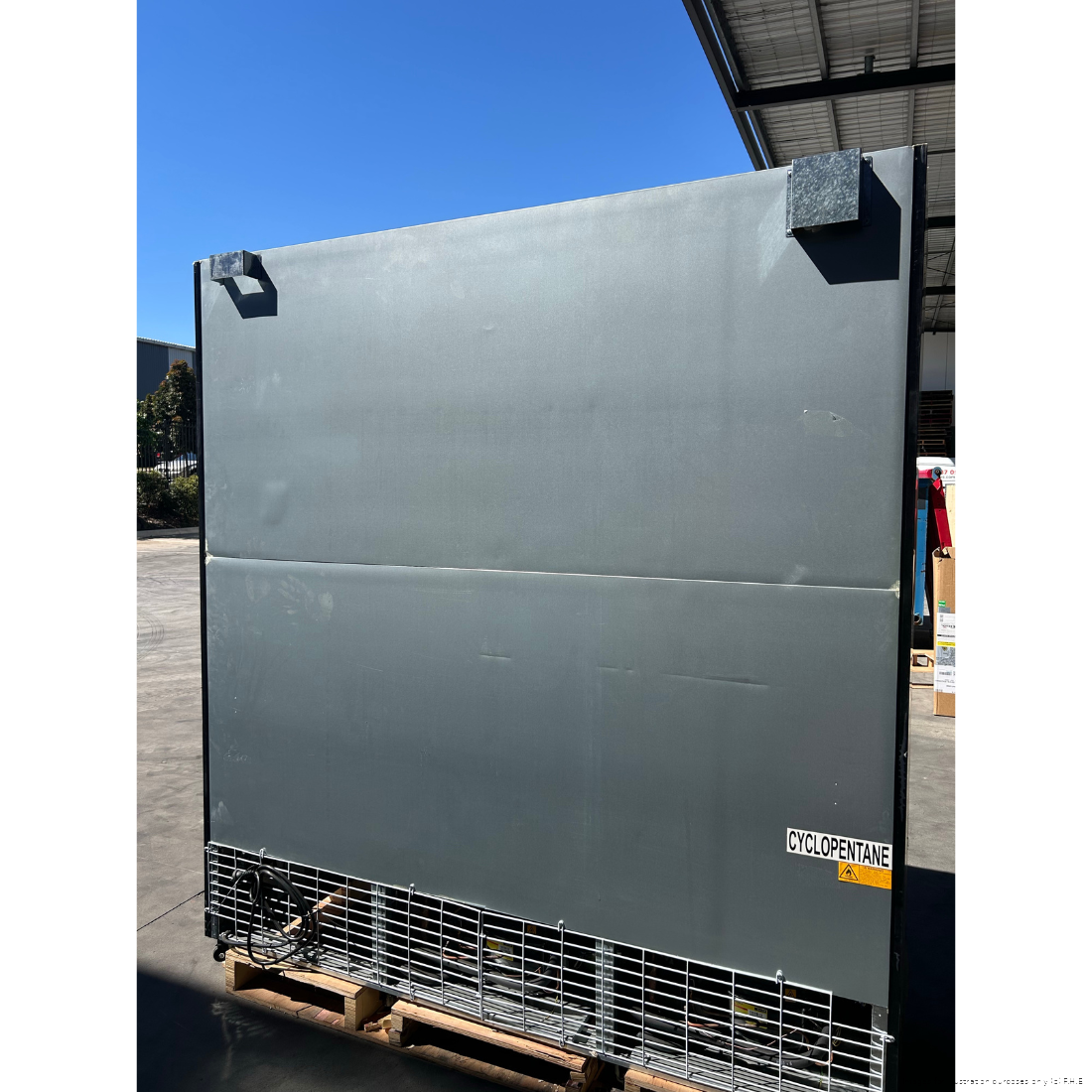 CLEARANCE - Thermaster Triple Door Supermarket Freezer - LG-1500BGBMF-QLD126
