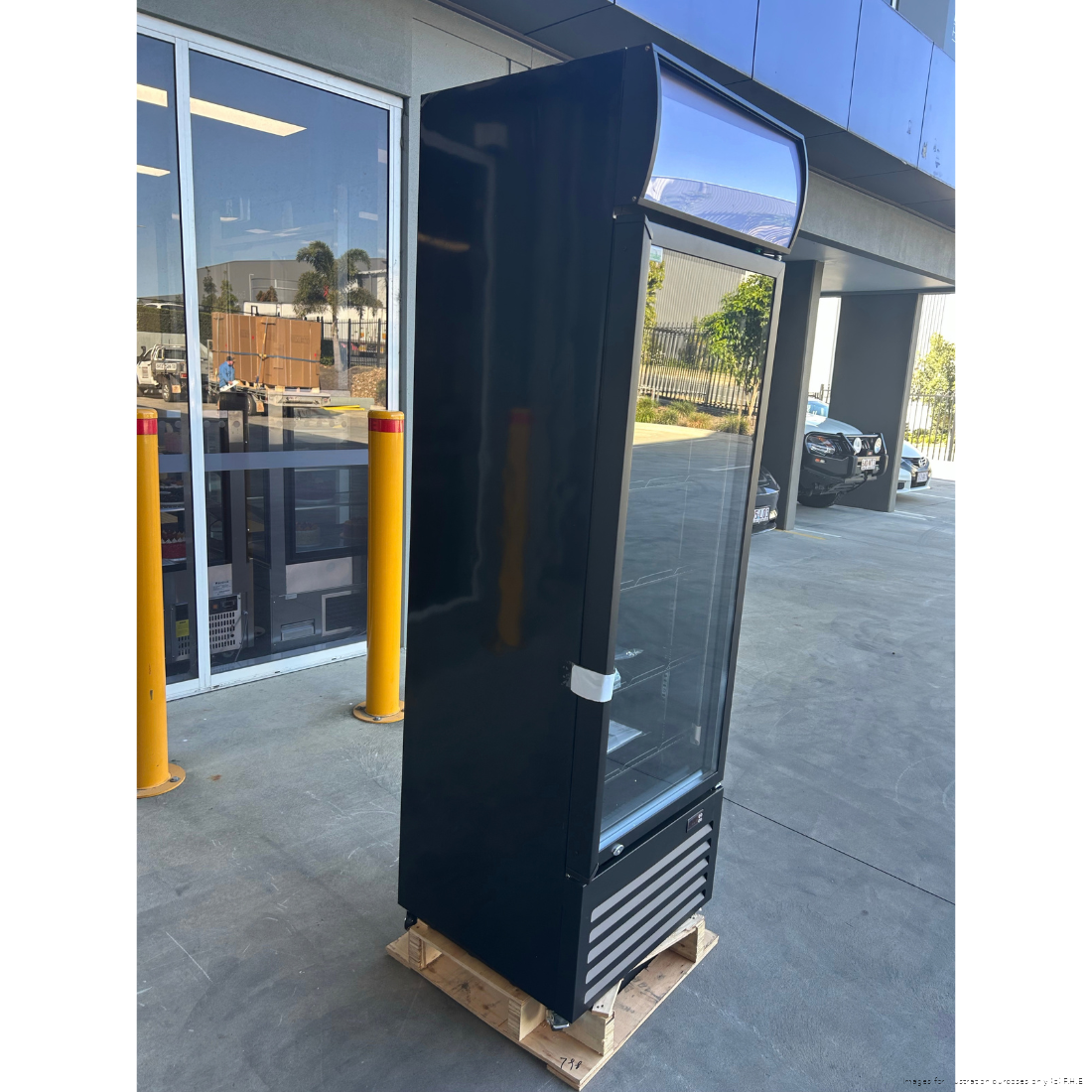 CLEARANCE - Thermaster Single Glass Door Colourbond Upright Drink Fridge - LG-370BP-QLD131