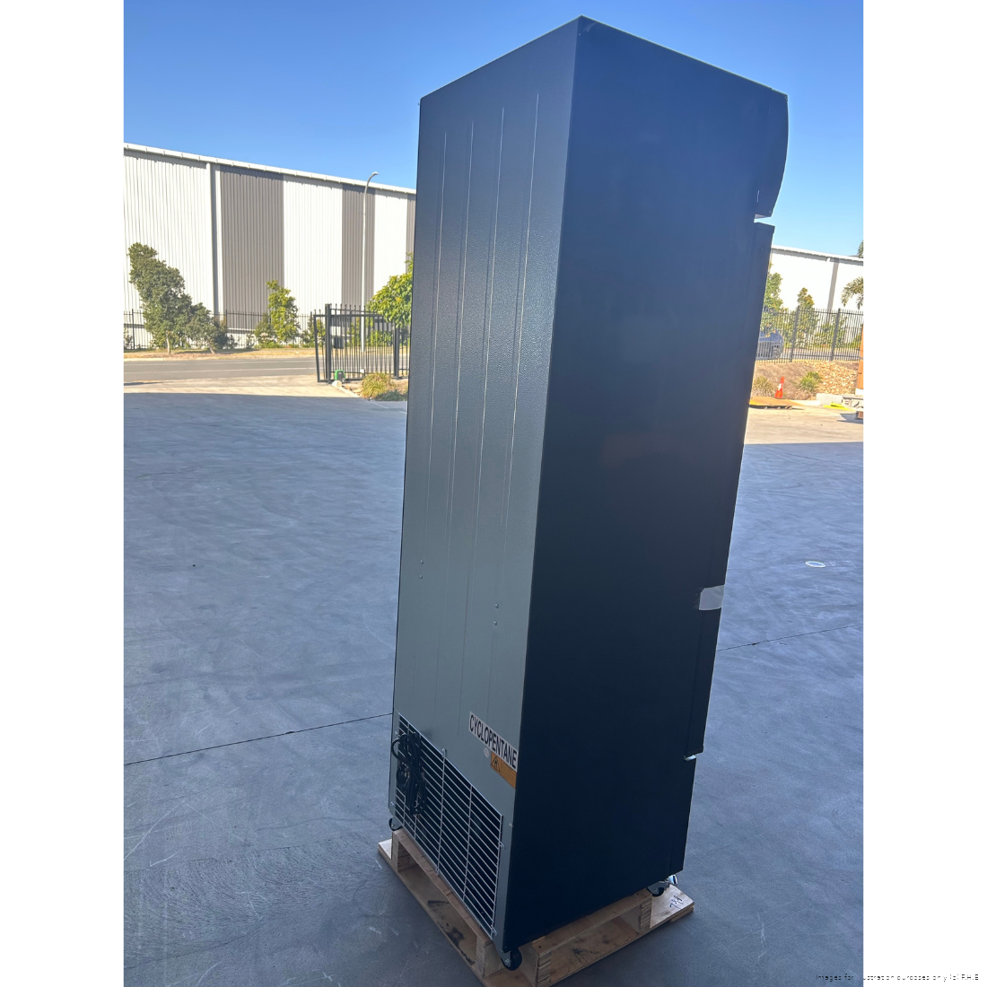 CLEARANCE - Thermaster Single Glass Door Colourbond Upright Drink Fridge - LG-370BP-QLD131