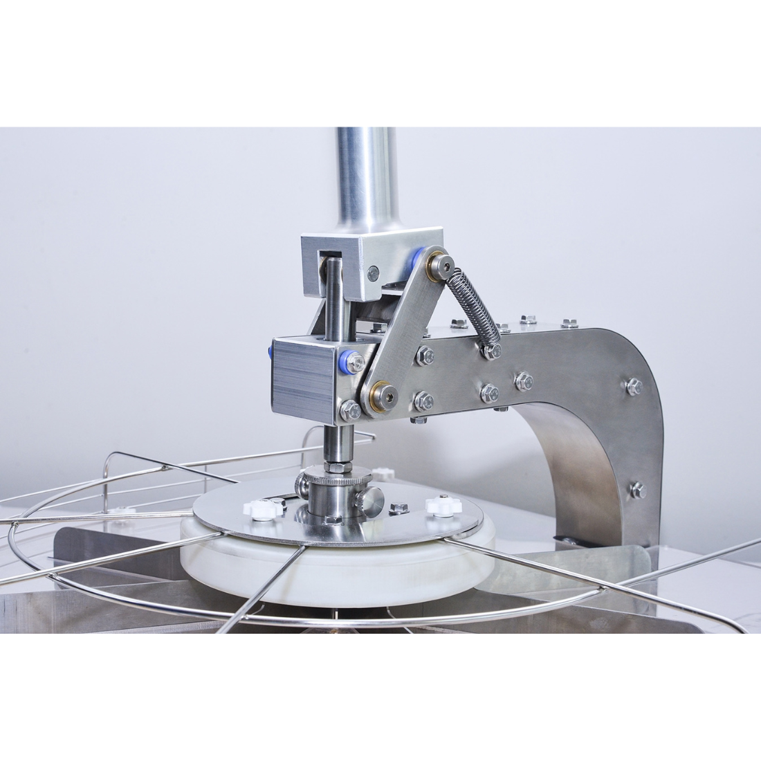 BakerMax 8 / 16 Slice Manual Pizza Cutter & Divider - PD-16