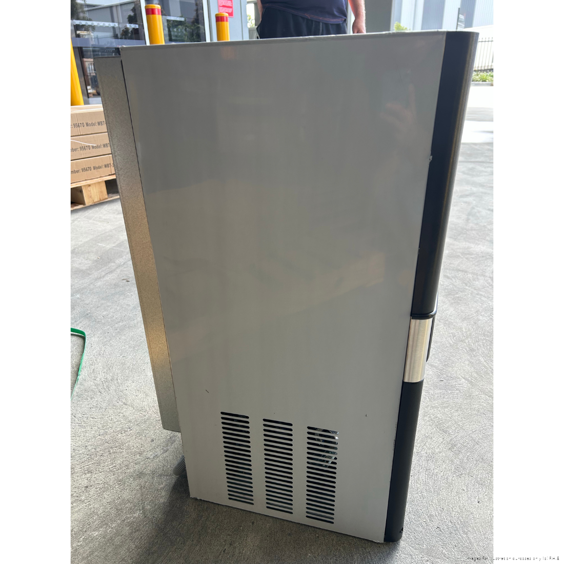 CLEARANCE - Blizzard Under Bench Ice Maker Air Cooled - SN-80P-QLD124