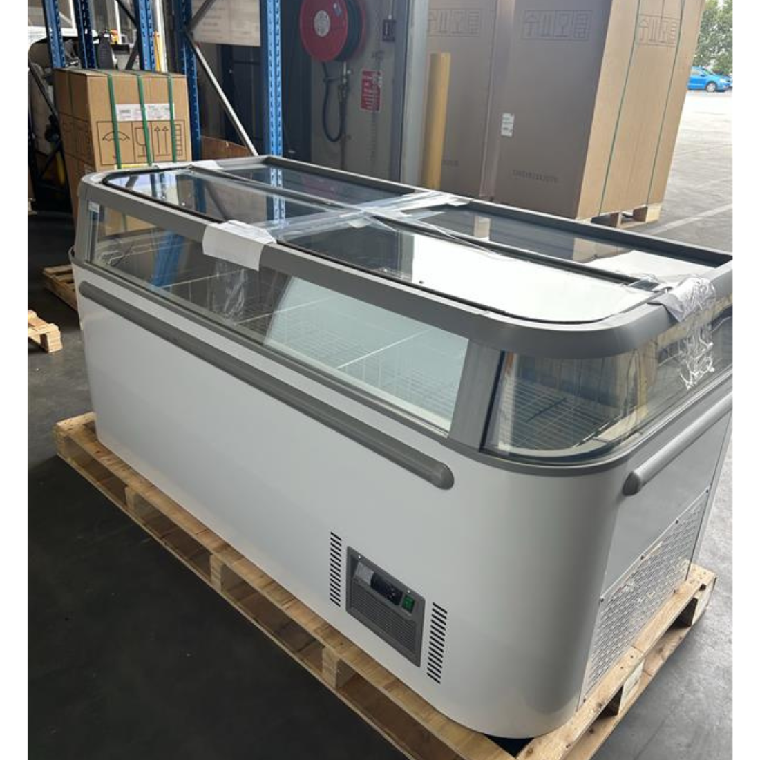 CLEARANCE - Thermaster Supermarket Island Freezer with Glass Sliding Lids - ZCD-E185G-QLD136