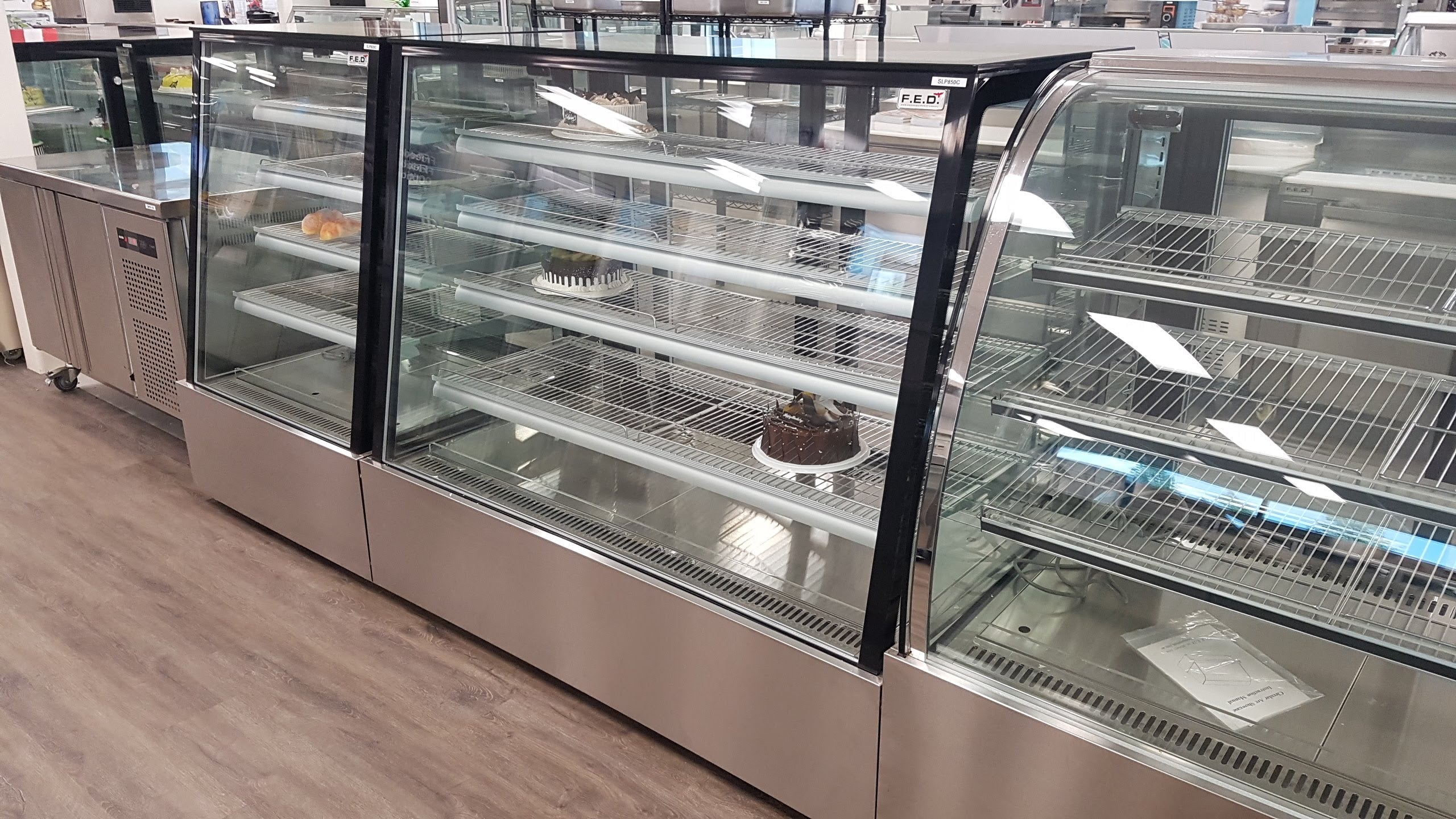 Bonvue Deluxe Chilled Cake Showcase Display Cabinet SLP850C