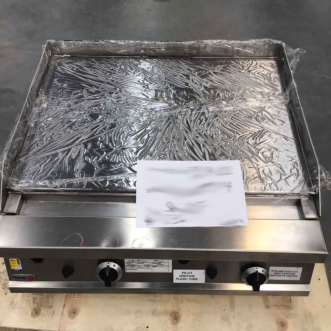 CLEARANCE - Fagor 900 series natural gas mild steel 2 zone fry top FTG9-10L