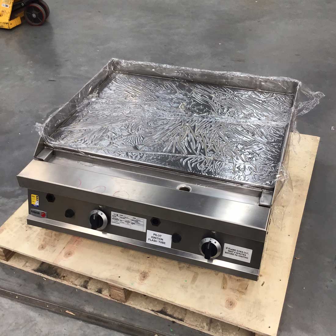 CLEARANCE - Fagor 900 series natural gas mild steel 2 zone fry top FTG9-10L