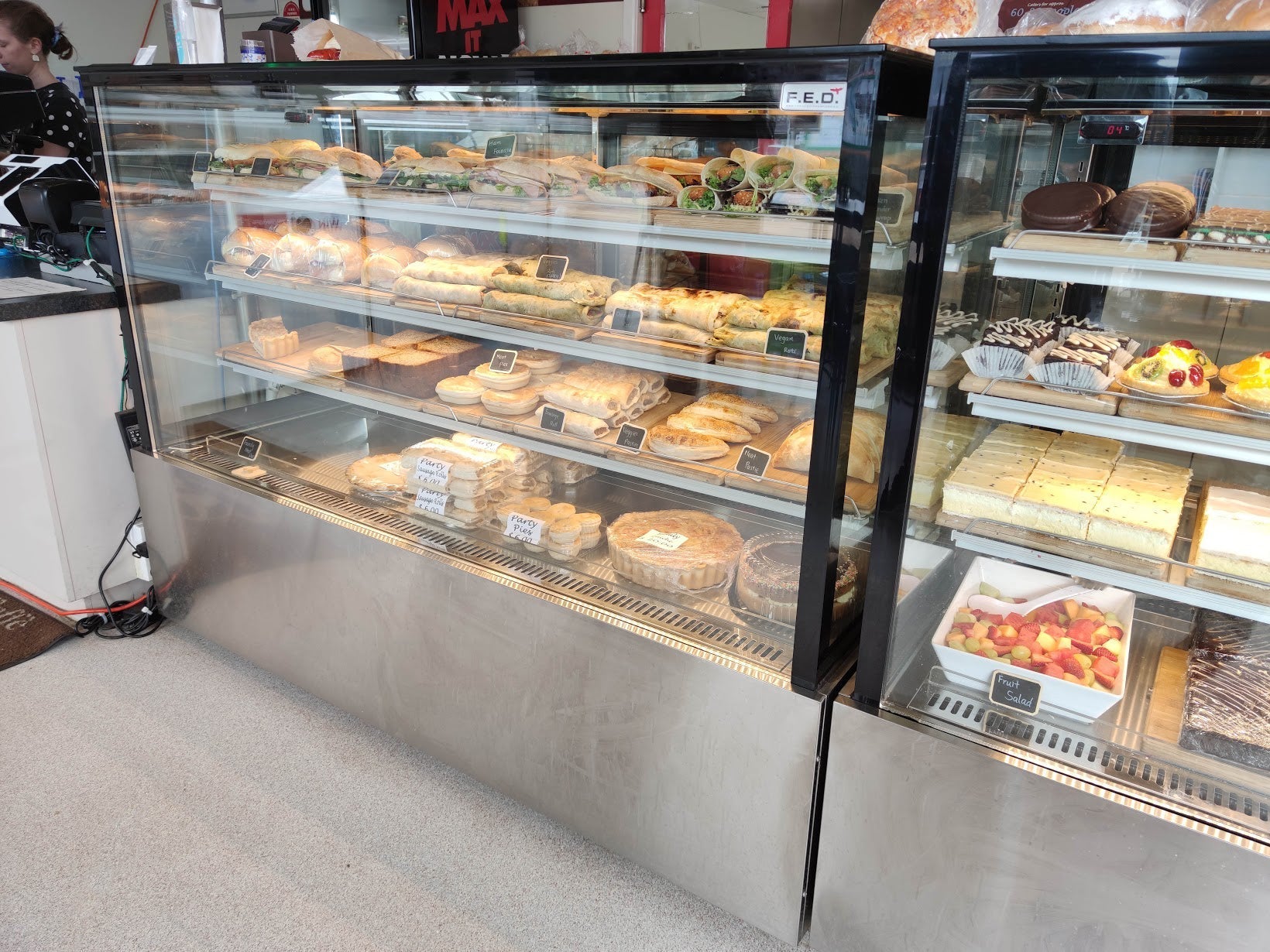 Bonvue Chilled Cake Showcase Food Display SL860V