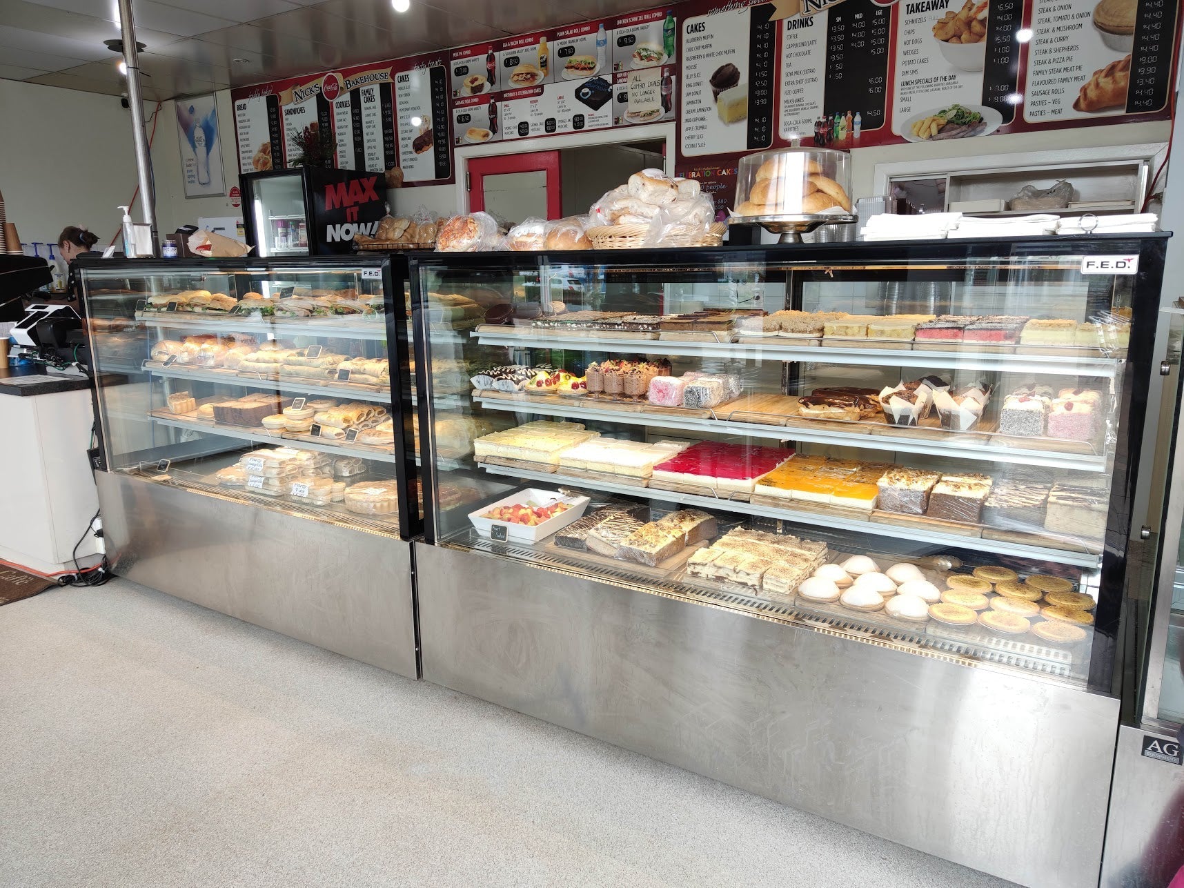 Bonvue Chilled Cake Showcase Food Display SL860V