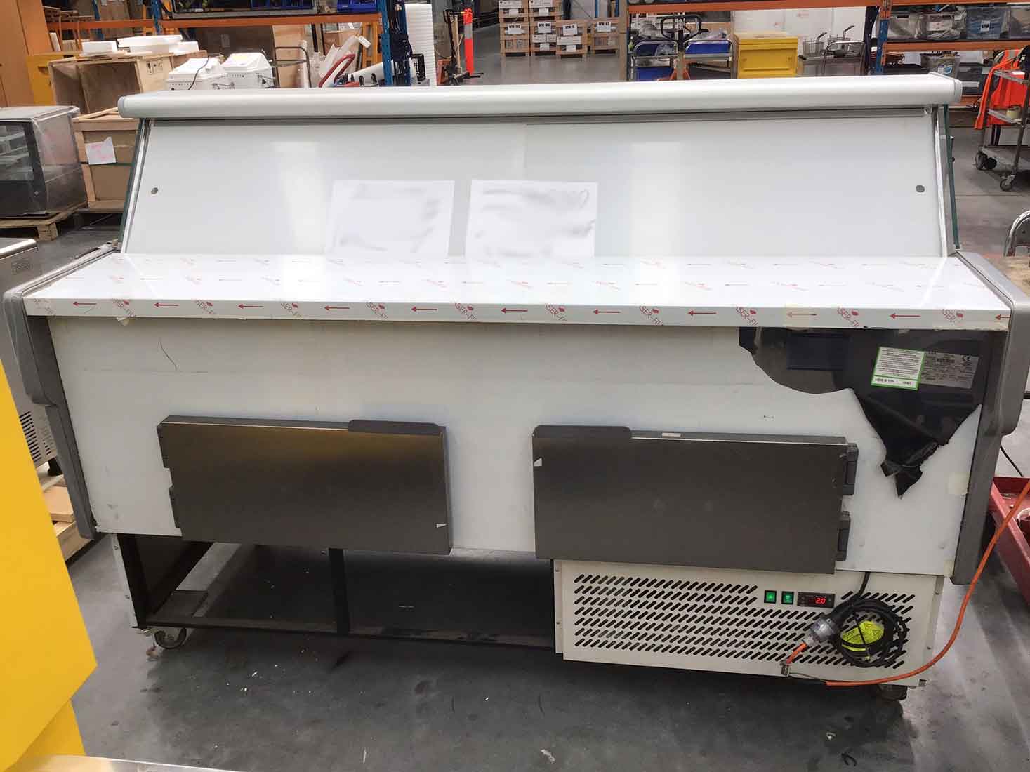 CLEARANCE - Curved front glass deli display 2020x1140x1260 PAN2000
