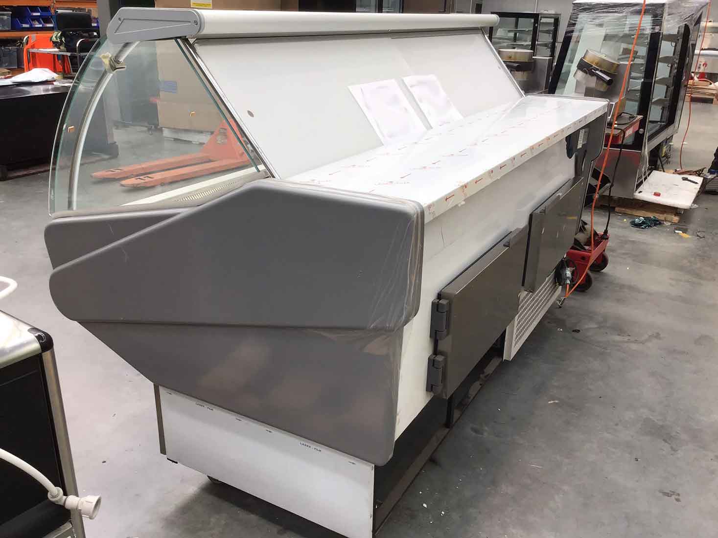 CLEARANCE - Curved front glass deli display 2020x1140x1260 PAN2000