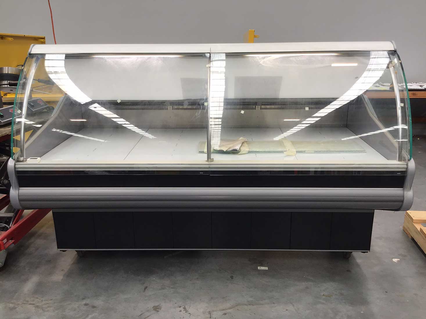 CLEARANCE - Curved front glass deli display 2020x1140x1260 PAN2000
