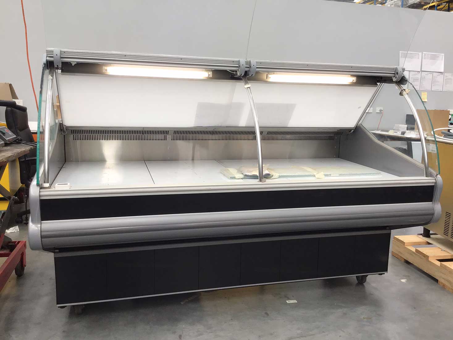 CLEARANCE - Curved front glass deli display 2020x1140x1260 PAN2000