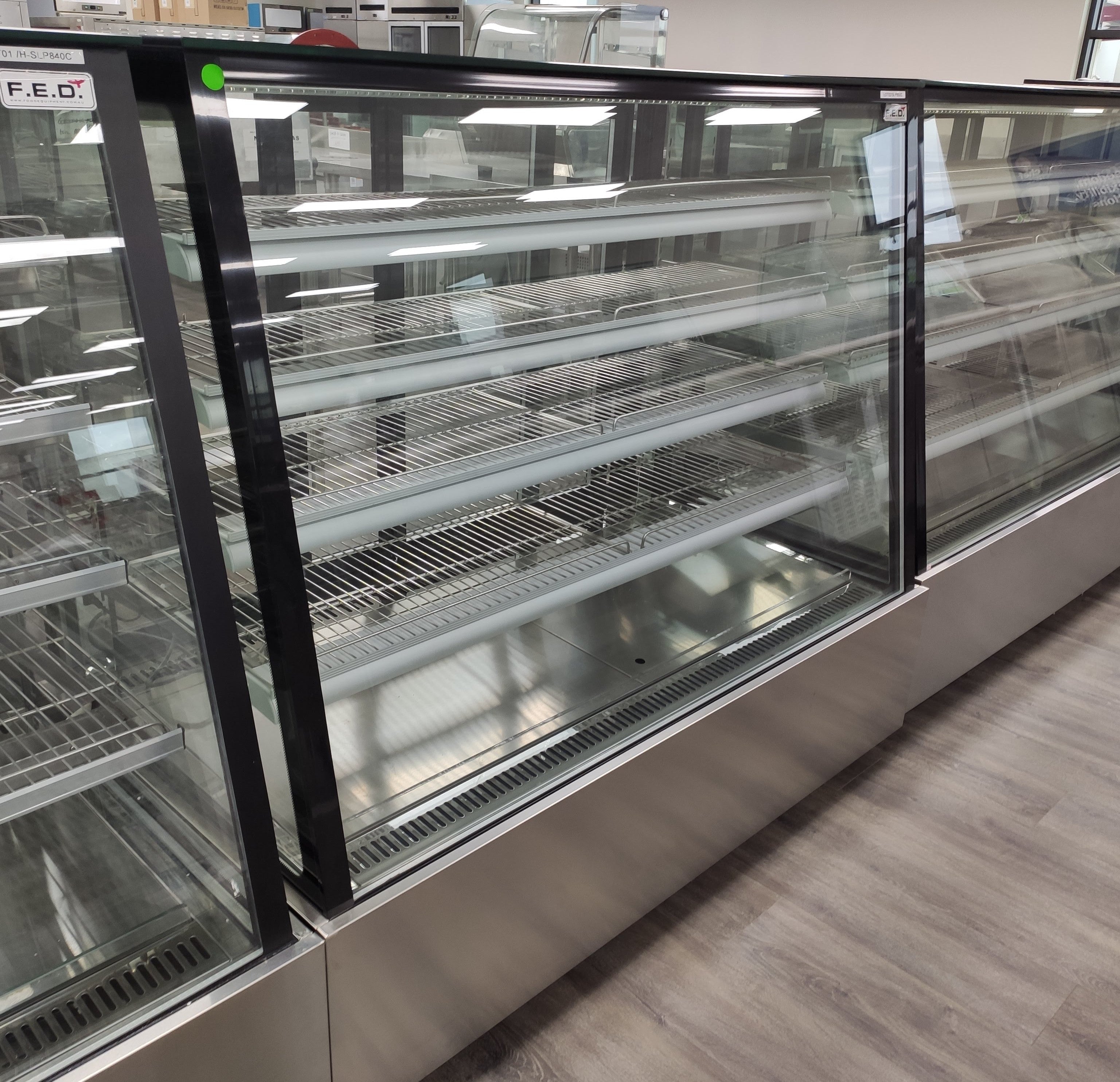 Bonvue Deluxe Chilled Cake Showcase Display Cabinet SLP850C